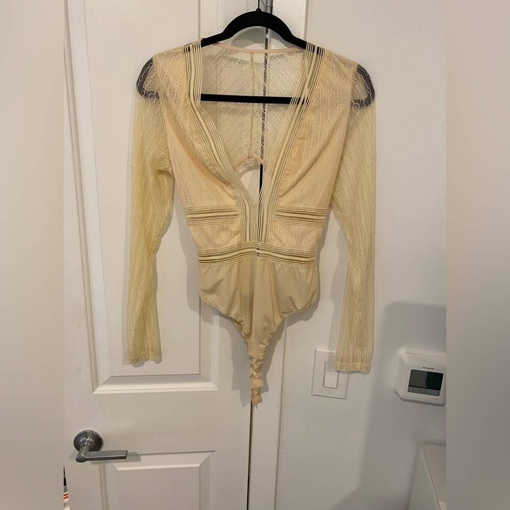 Windsor Nude Lace Vneck Bodysuit (MEDIUM)